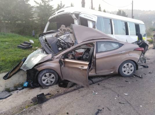 11 إصابة بتصادم حافلة مع مركبة في جرش