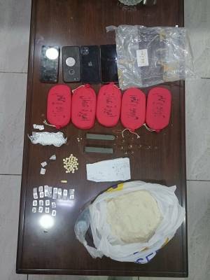 القبض على تاجر مخدرات خطير في عمان