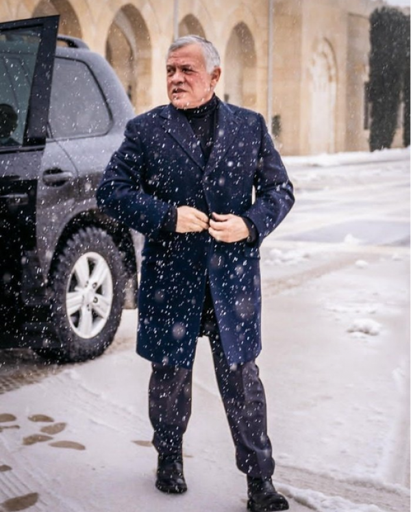 الملك تحت حبات الثلج