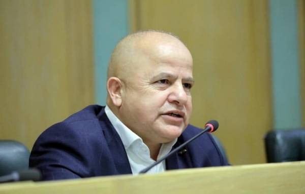 ما هي الكلمة النابية التي وجهها النائب العوايشة لوزير العدل وقد تكلفه مقعدة النيابي؟