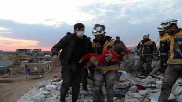 ارتفاع عدد الفلسطينيين الذين توفوا جراء الزلزال في تركيا وسوريا إلى 83