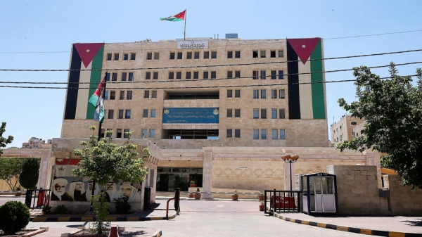 الخدمة المدينة .. تبرير أقبح من ذنب !