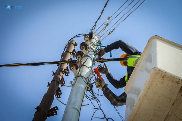 فصل التيار الكهربائي عن مناطق في 3 محافظات الأحد (أسماء)