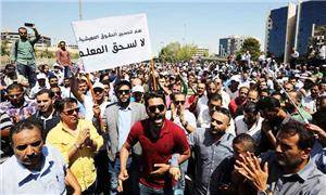 معلمون محالون للتقاعد المبكر ينتظرون قراراً بعودتهم