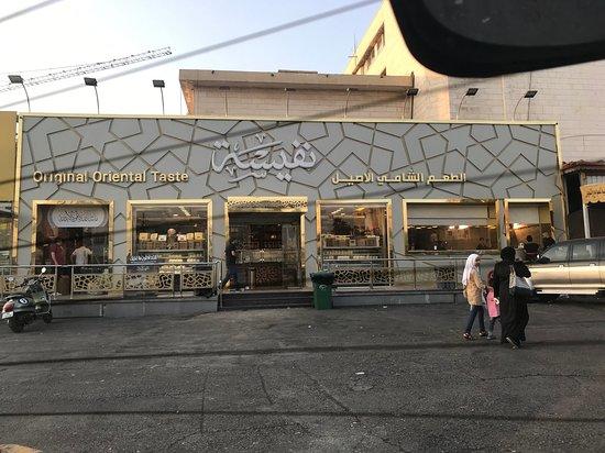 هل يرضخ عمدة إربد أمام اتهامات حلويات نفيسة؟