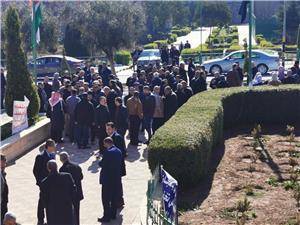 الدكتور إسلام مساد يتدخل.. ومدرسو اليرموك يعلقون إضرابهم أسبوعين