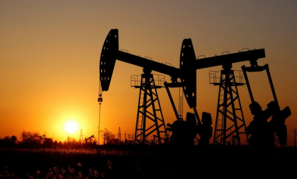 أسعار النفط تصعد مع تجاهل السوق زيادة المخزونات الأمريكية