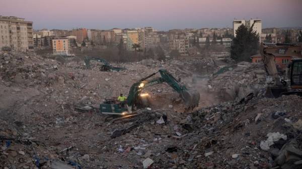 إنقاذ مراهق ورجلَين في تركيا بعد 11 يومًا من الزلزال