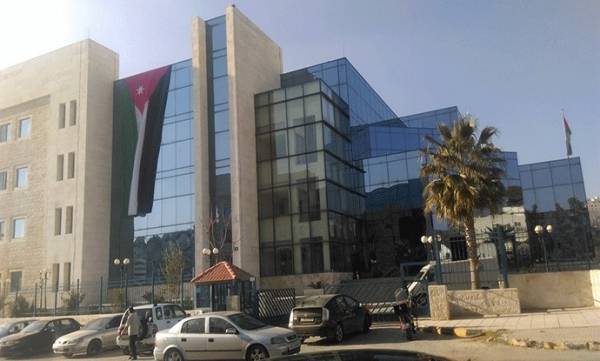 المواصفات: قرار باتلاف 4400 لعبة أطفال و 6 آلاف عبوة تّجميل