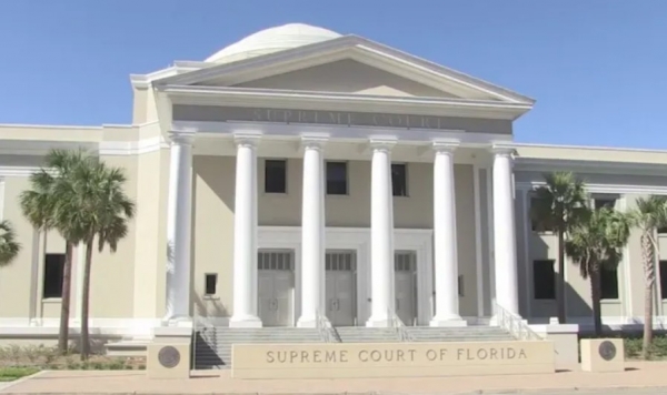 فلوريدا .. محكمة ترفض طلب امرأة حامل بإطلاق سراحها بحجة عدم ارتكاب جنينها أي جرم