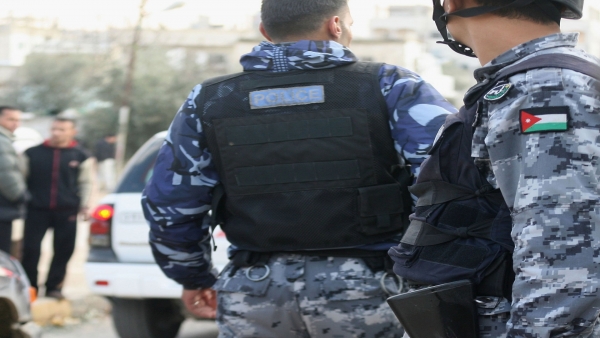 إصابة ضابط أمن خلال التعامل مع الشغب في اربد واعتقال 16