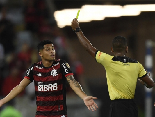 بالخطأ.. 350 ألف يورو من فلامنغو للاعب كرة سلة برازيلي