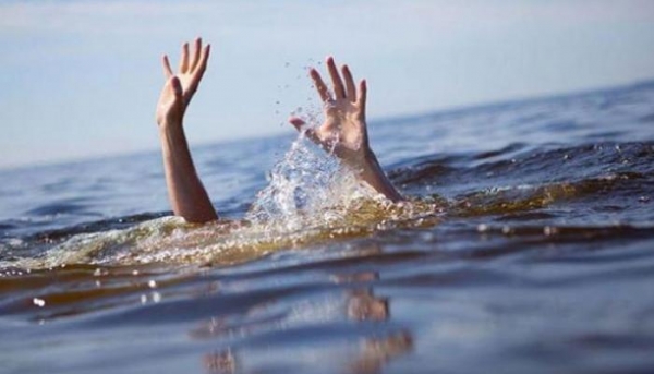 الدفاع المدني ينقذ 3 أشخاص من الغرق في البحر الميت (فيديو)