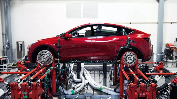 تيسلا تحتفل بإنتاج السيارة رقم 4 مليون بعد 7 أشهر فقط من إنتاج 3 مليون سيارة