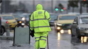 عمال الوطن بنظام المياومة بـالأمانة يطالبون بالتثبيت