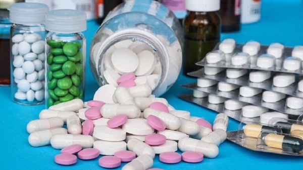 طبيب روسي يكشف مخاطر الإفراط في تناول الفيتامينات
