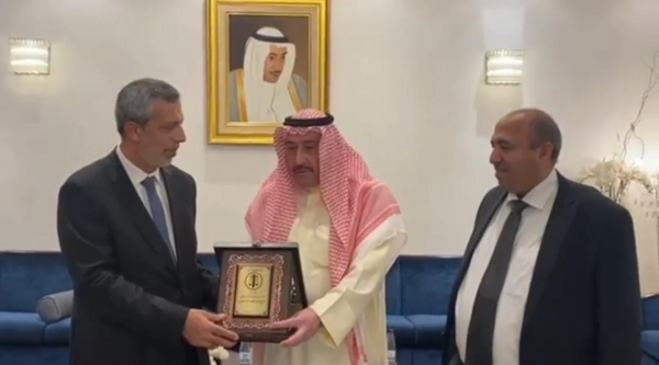 نقيب المحامين يزور الكويت
