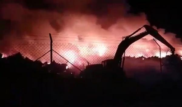 حريق مصنع حديد علاء أبو صوفة يحول ليل الجيزة إلى نهار (فيديو)