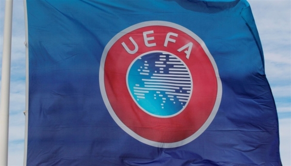 يويفا يفرض غرامات على برشلونة وبيتيس