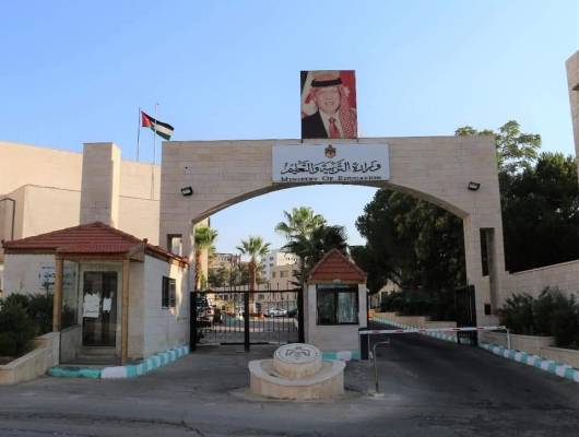 التربية .. ادعاء ولي أمر الطالب كاذب