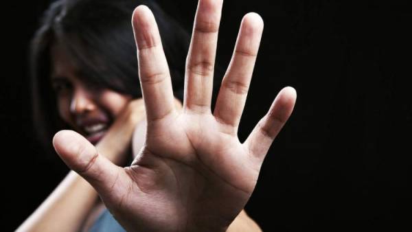 هربت من منزل ذويها فاعتدى عليها سائق تكسي