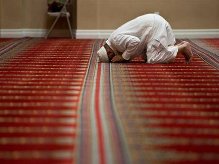 الإفتاء توضح حكم تأخير صلاة العشاء والتراويح