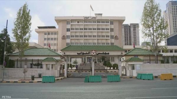 تعديلات بنكهة الأحكام العرفية تعيدُ مجلس النواب إلى الغرف الصفية !