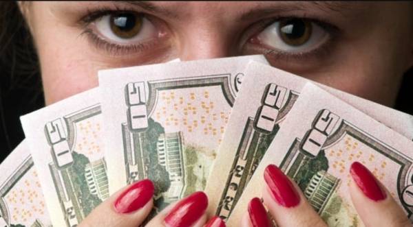 تركية تحتال على نساء اردنيات