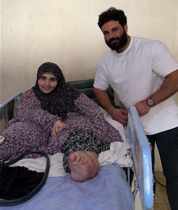 أردنية تعاني من مضاعفات خطأ طبي اثر عملية قص معدة