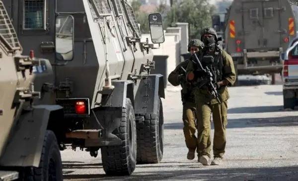 شهيد وإصابتان برصاص الاحتلال خلال اقتحام مخيم عقبة جبر