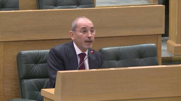 لماذا لا يطرد الأردن السفير الاسرائيلي من عمان؟ .. الحكومة تجيب