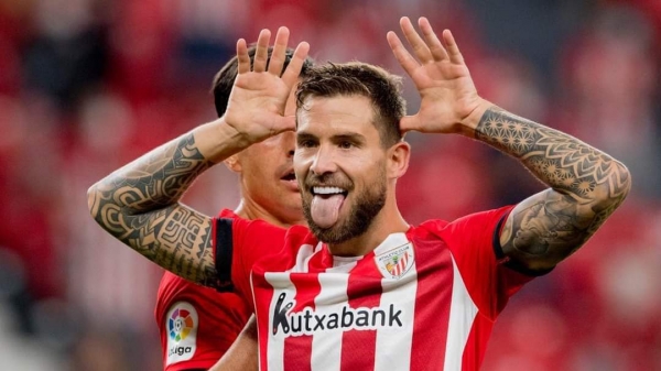 برشلونة يتعاقد مع مارتينيز