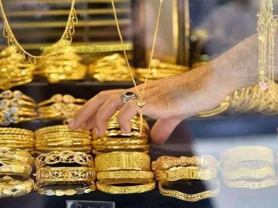 40.5 دينار سعر الذهب عيار 21 في السوق المحلية