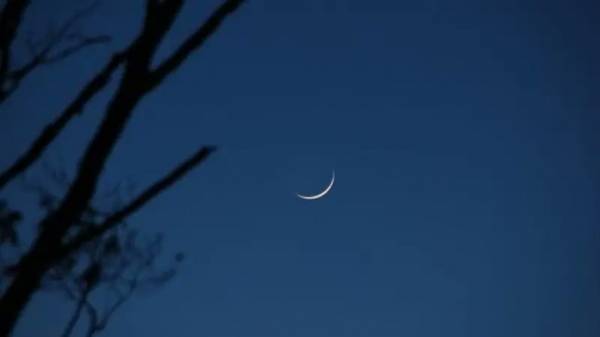 ظاهرة فلكية قد تؤثر على رؤية الهلال.. ومصادفة لم تحدث منذ سنوات بعيد الفطر