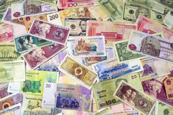 الدولار الأميركي.. هل من بديل قوي جاهز لطرد “الأخضر البراق” من ساحة الاقتصاد العالمي؟