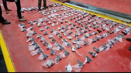 ضبط 100 كغم ذهب وأسلحة بمركبة نائب أردني على الجسر