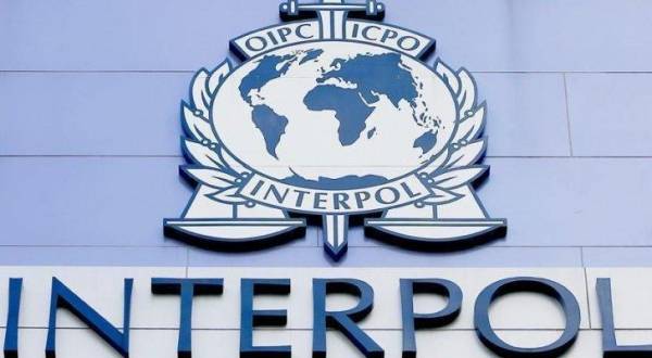 الانتربول الاردني يسلم مطلوباً لفلسطين