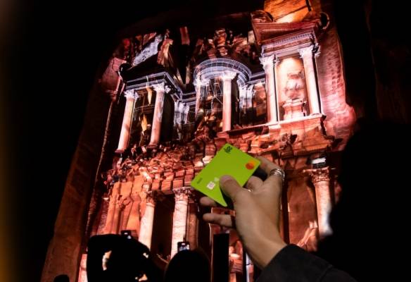 إلى يرعى فعاليات العروض المُبهرة للصوت والصورة في مهرجان البترا الضوئي