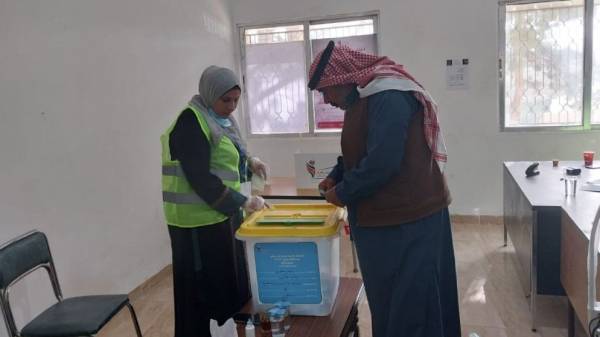 فتح صناديق الاقتراع لانتخاب رئيس جديد لبلدية باب عمّان