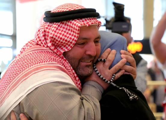 بعد فراق 10 سنوات .. حلا تلتقي والدها في الأردن