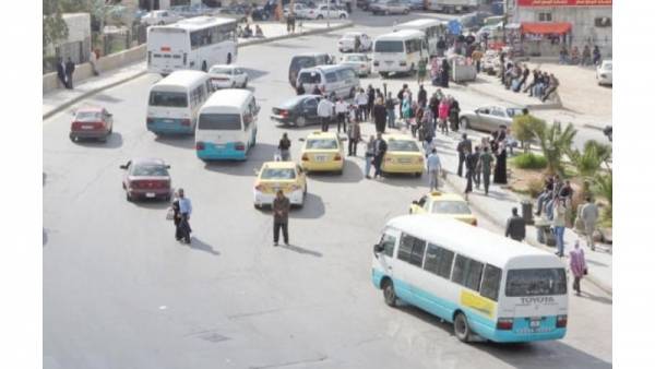 بدء صرف دعم مشغلي وسائط النقل عن شهر نيسان الثلاثاء