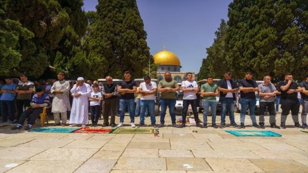40 ألفا يؤدون صلاة الجمعة في المسجد الأقصى