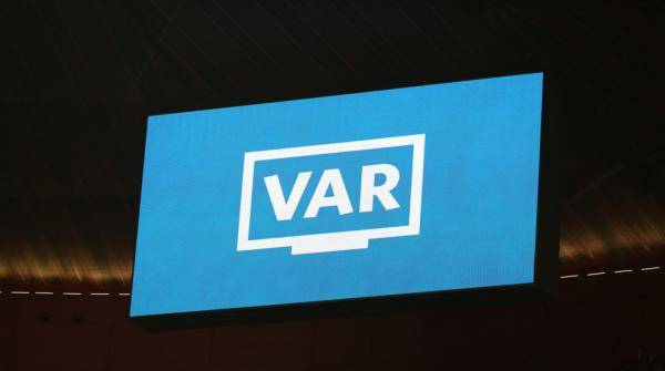 دراسة اعتماد تقنية اللايت فار في الملاعب الأردنية