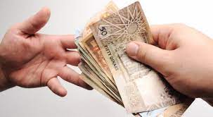 التربية: تحويل رواتب الإضافي السوريين والمخيمات للبنوك الأربعاء