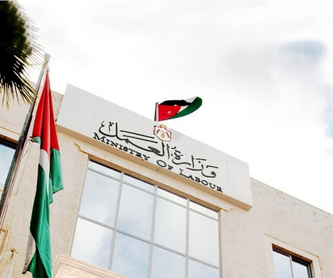 وزارة العمل تتلقى 43 شكوى تسريح من العمل بعد وقف قانون الدفاع