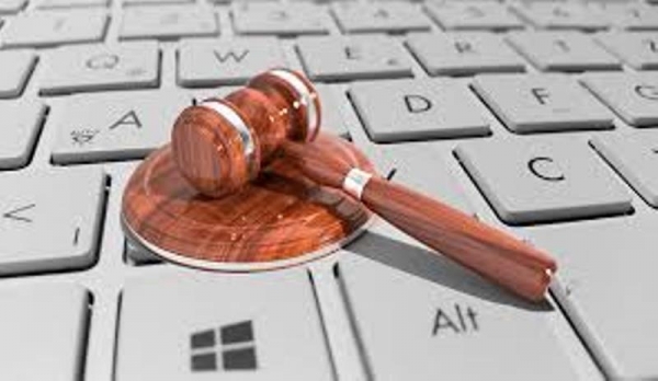 الحكومة تجري مراجعة لقانون الجرائم الإلكترونية