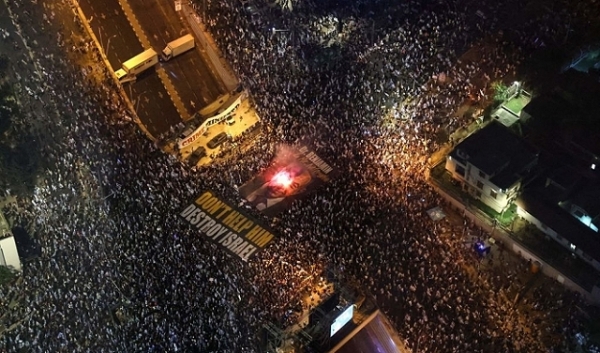 الآلاف يجددون مظاهراتهم ضد نتنياهو