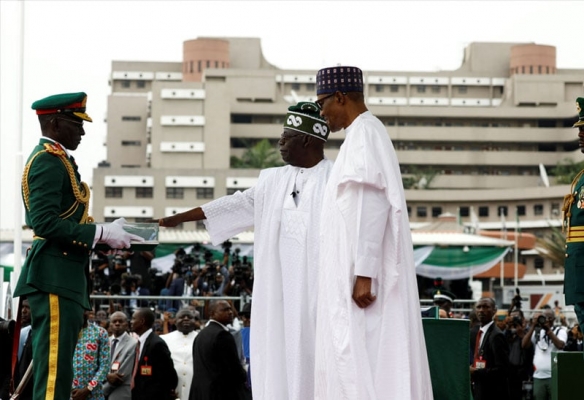 بولا تينوبو يؤدي اليمين رئيسا لنيجيريا