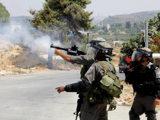 إصابة 46 فلسطينيا باقتحام الاحتلال لمخيم عسكر