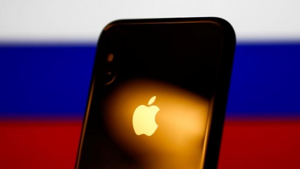موسكو تتهم واشنطن باختراق الآلاف من هواتف آبل